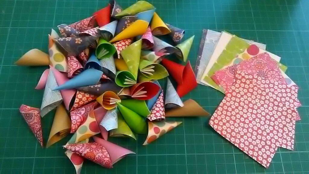 Kusudama (くす玉) - Use origami to create Japanese style ornaments - Japan Fans